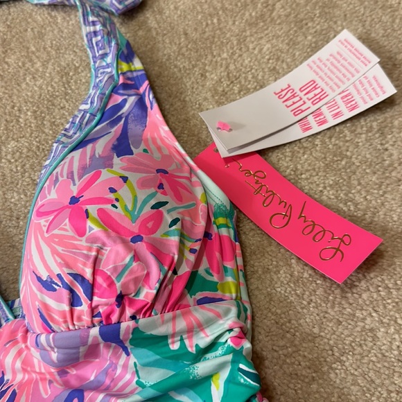 Lilly Pulitzer size 2 women’s “It was all a dream” tankini swimsuit top, NWT!!! - Picture 2 of 5